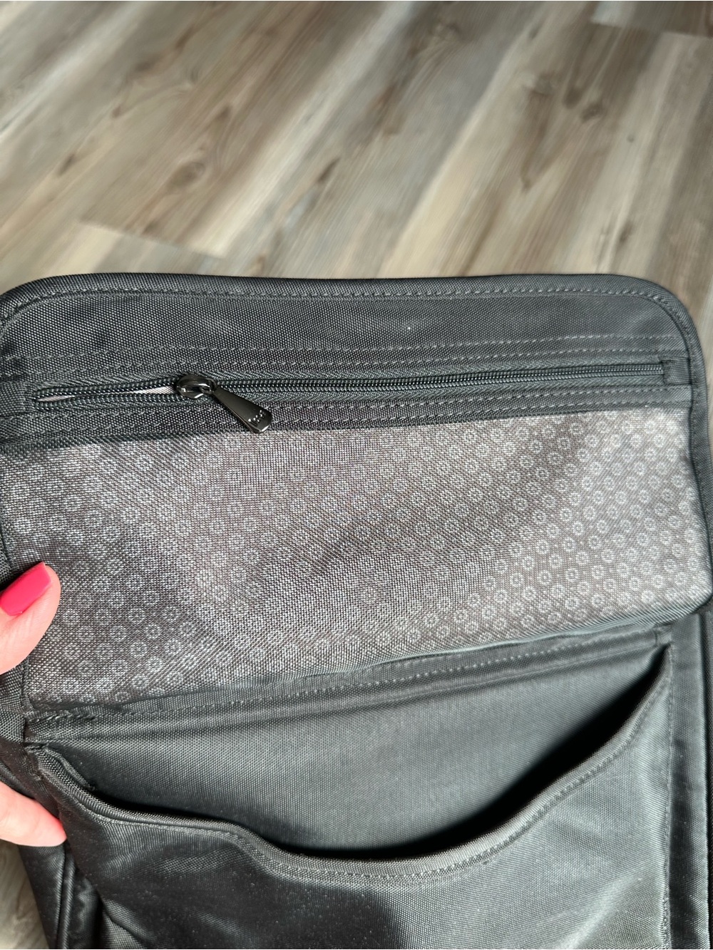lug Black Quilted Cross Body Bag - Picture 9 of 11